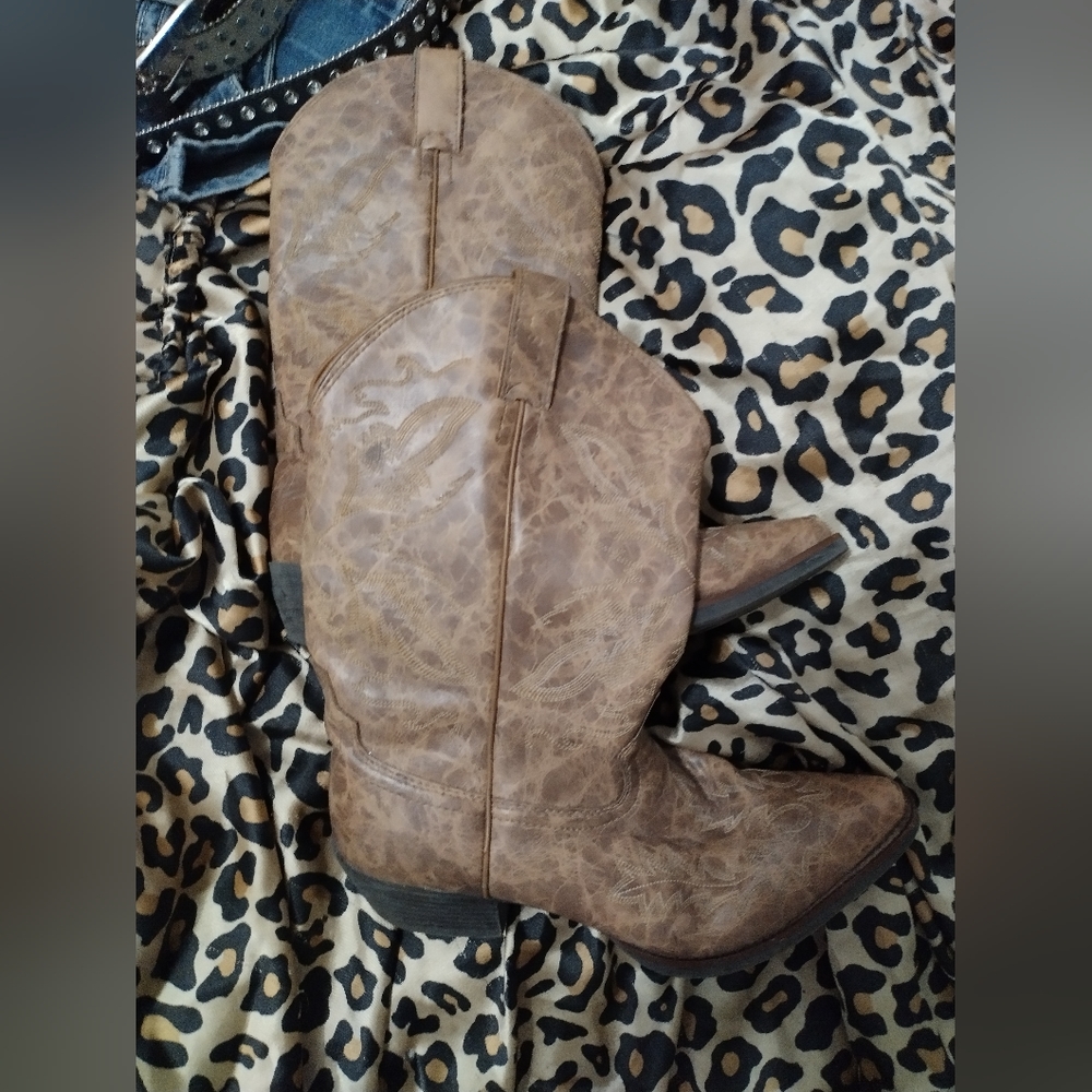 Women's Justin boots model # 107JR